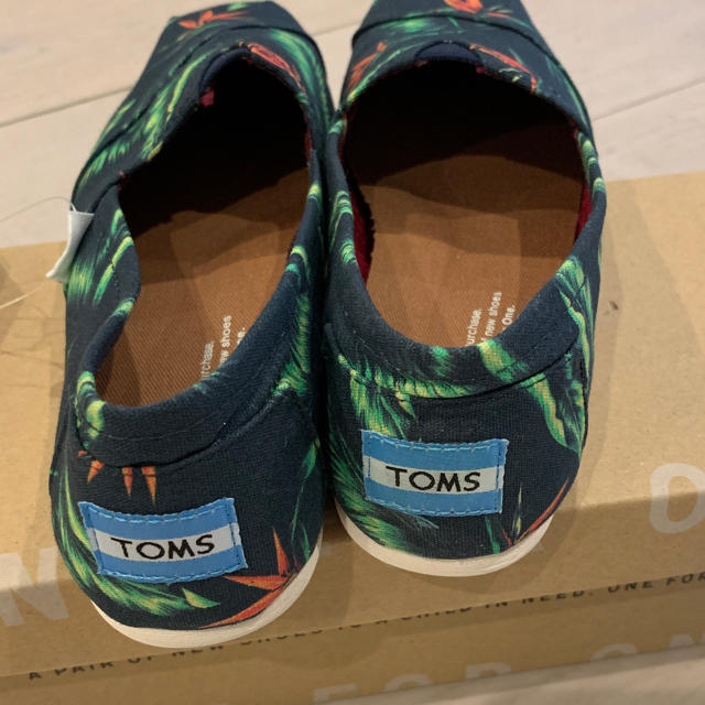 TOMS(トムズ)のTOMS⭐️スリッポンW5.5 レディースの靴/シューズ(スリッポン/モカシン)の商品写真