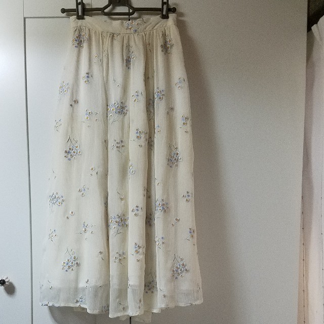Noela(ノエラ)の未使用 ノエラ 刺繍ロングスカート レディースのスカート(ロングスカート)の商品写真