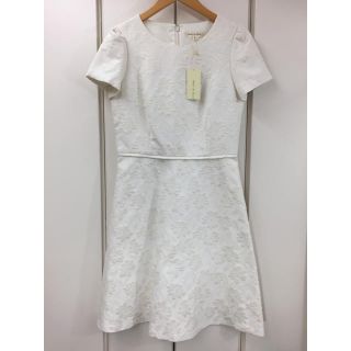 デビュードフィオレ(Debut de Fiore)の新品！Debut de Fiore 17AW 花柄刺繍ワンピース(38)(ひざ丈ワンピース)