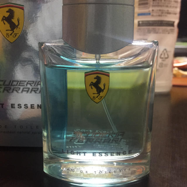 Ferrari(フェラーリ)のスクーデリア フェラーリ ライトエッセンス オードトワレ  75mL コスメ/美容の香水(香水(男性用))の商品写真