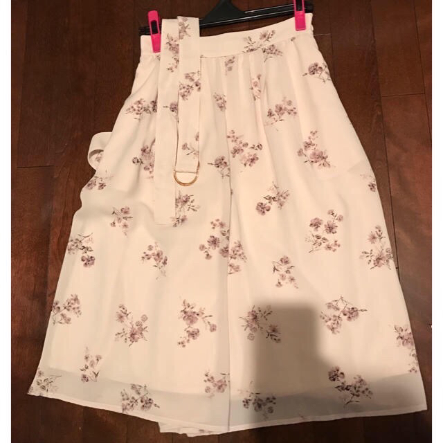 JILL by JILLSTUART(ジルバイジルスチュアート)の試着のみ❁ ジルバイジルスチュアート♡ 花柄ガウチョパンツ シフォン素材 レディースのパンツ(カジュアルパンツ)の商品写真