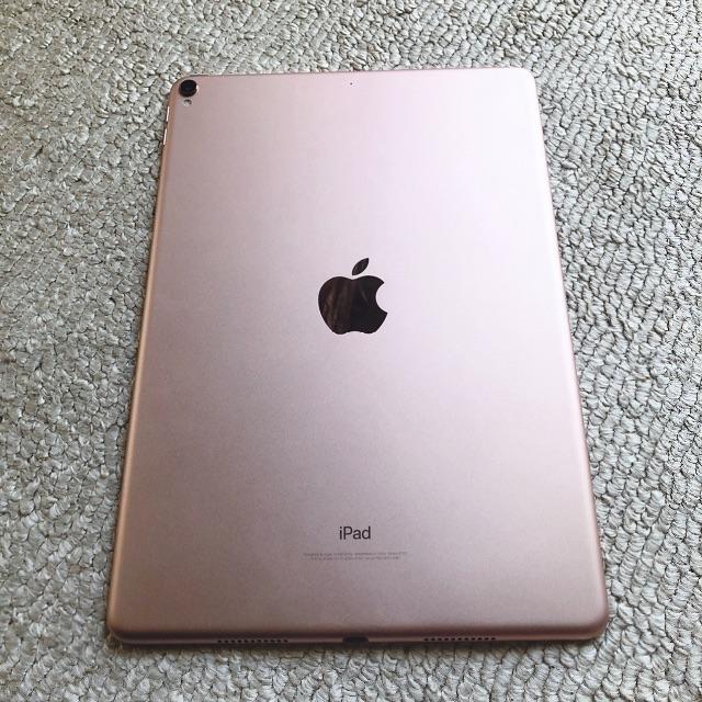 Apple(アップル)のiPad Pro 10.5インチ ローズゴールド スマホ/家電/カメラのPC/タブレット(タブレット)の商品写真