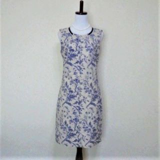 ローラアシュレイ(LAURA ASHLEY)の新品【ローラアシュレイ】リボン美しい青花柄上質リネンワンピース/ベージュM(ひざ丈ワンピース)