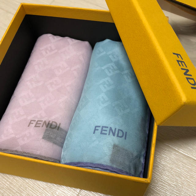 FENDI(フェンディ)のFENDI フェンディ ハンカチ2枚 箱入り レディースのファッション小物(ハンカチ)の商品写真