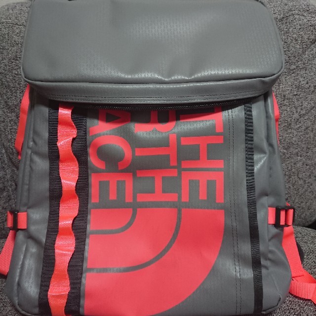 THE NORTH FACE(ザノースフェイス)のノースフェイス ヒューズボックス 30L  ジンググレー×トロピカルオレンジ メンズのバッグ(バッグパック/リュック)の商品写真