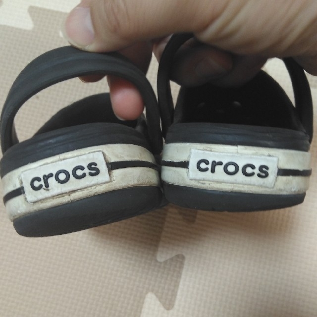 crocs(クロックス)のCROCS サンダル 黒　14㎝ キッズ/ベビー/マタニティのベビー靴/シューズ(~14cm)(サンダル)の商品写真