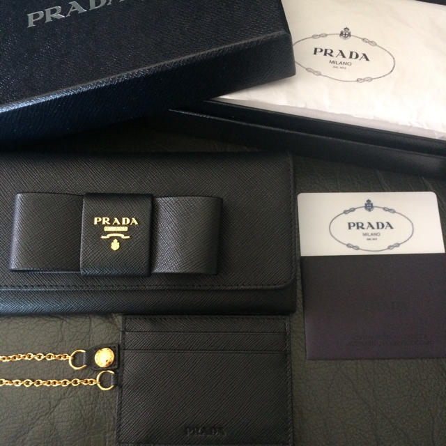 PRADA(プラダ)の新品未使用 プラダリボンウォレットカードパスケース長財布ブラックレザーバッグミニ レディースのファッション小物(財布)の商品写真