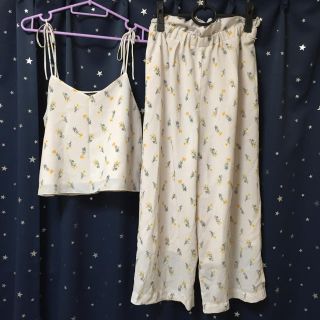 ダブルクローゼット(w closet)のw closet💖小花柄ジョーゼットセットアップ💖キャミ&ワイドパンツ✨(セット/コーデ)