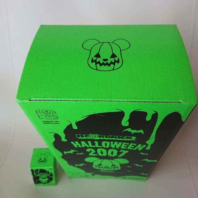 MEDICOM TOY(メディコムトイ)の新品未開封 BE@RBRICK HALLOWEEN 400% 100%    エンタメ/ホビーのフィギュア(SF/ファンタジー/ホラー)の商品写真