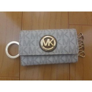 マイケルコース(Michael Kors)の【なー様専用】Michael Kors　 シグネチャー 6連キーケース　バニラ(キーケース)