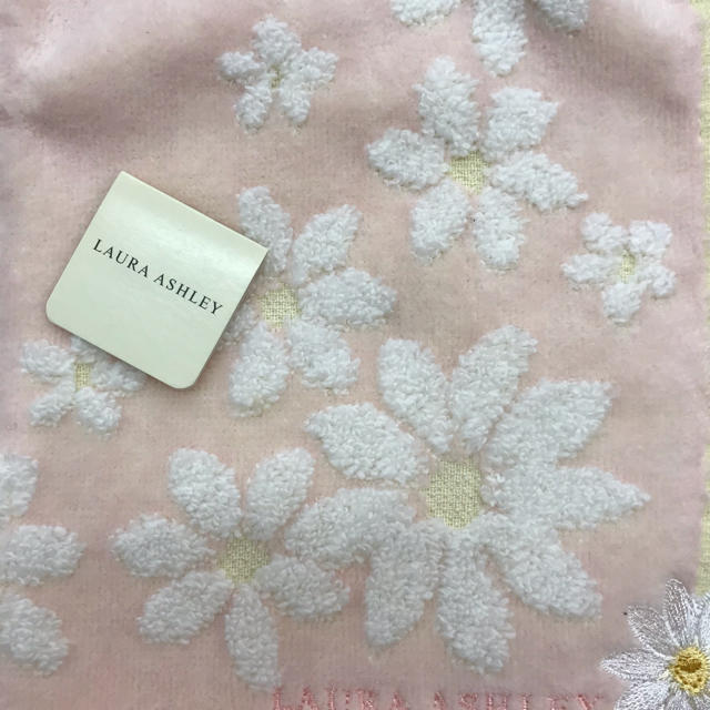 LAURA ASHLEY(ローラアシュレイ)の新品 未使用 ローラアシュレイ タオルハンカチ ハンカチ レディースのファッション小物(ハンカチ)の商品写真