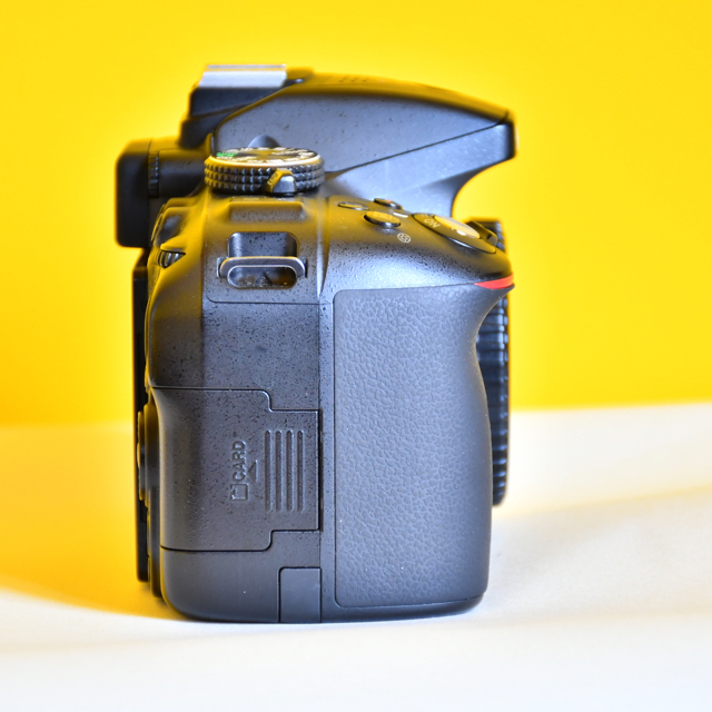 Nikon(ニコン)のこれで決まらなければ売止予定 ニコンプラザ点検済み  ニコンD5300 ボディ スマホ/家電/カメラのカメラ(デジタル一眼)の商品写真