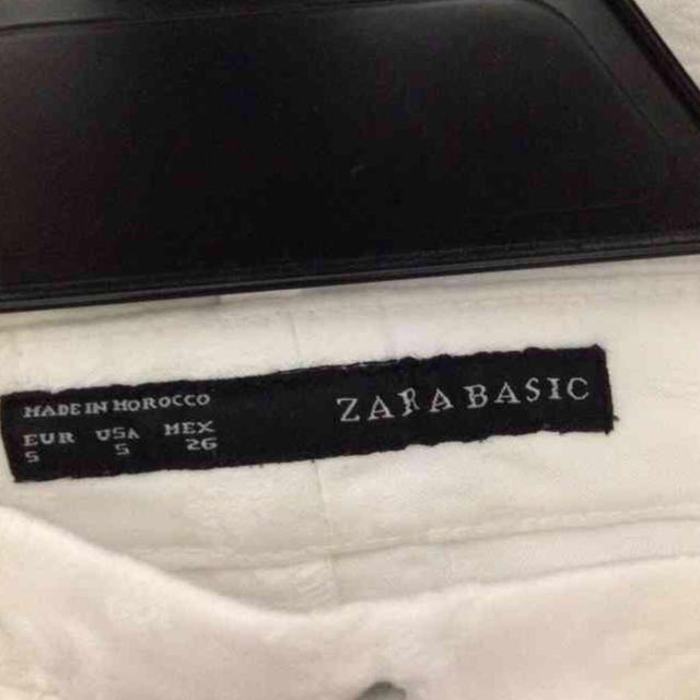 ZARA(ザラ)のZARA ホワイト短パン レディースのパンツ(ショートパンツ)の商品写真