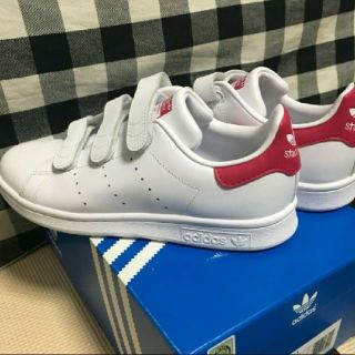 アディダス(adidas)のまーたん様【新品】adidas スタンスミス ベルクロ（ピンク:22.5cm）(スニーカー)