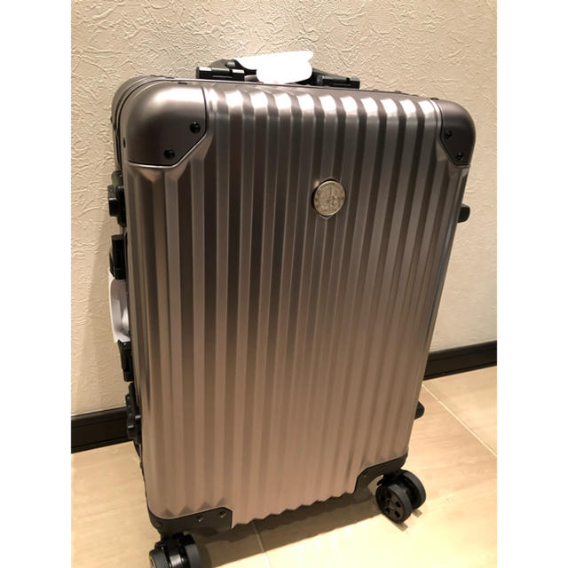 RIMOWA(リモワ)のAMG メルセデス ベンツ スーツケース キャリー TSAロック メンズのバッグ(トラベルバッグ/スーツケース)の商品写真