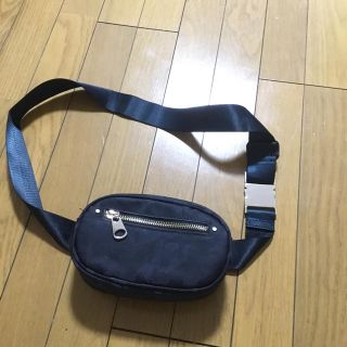 ザラ(ZARA)のzara ボディバッグ ウェストバッグ(ボディバッグ/ウエストポーチ)