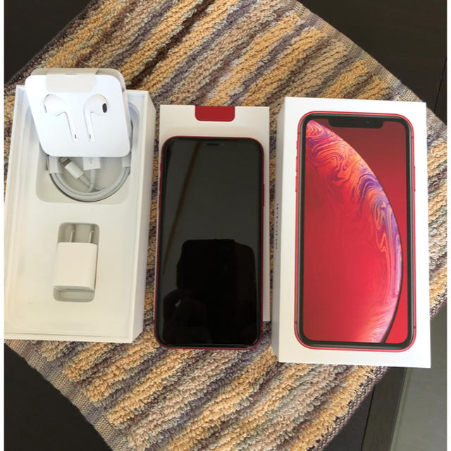 Apple(アップル)のiphoneXR 128G simフリー 超美品 RED スマホ/家電/カメラのスマートフォン/携帯電話(スマートフォン本体)の商品写真