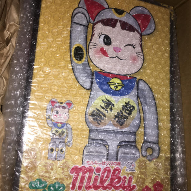 MEDICOM TOY(メディコムトイ)のベアブリック BE@RBRICK ペコちゃん 招き猫 銀メッキ 400&100% エンタメ/ホビーのおもちゃ/ぬいぐるみ(キャラクターグッズ)の商品写真