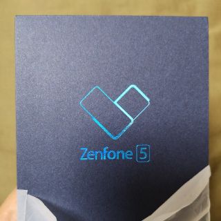 エイスース(ASUS)の【新品未開封】Zenfone5 シャイニーブラック１台(スマートフォン本体)