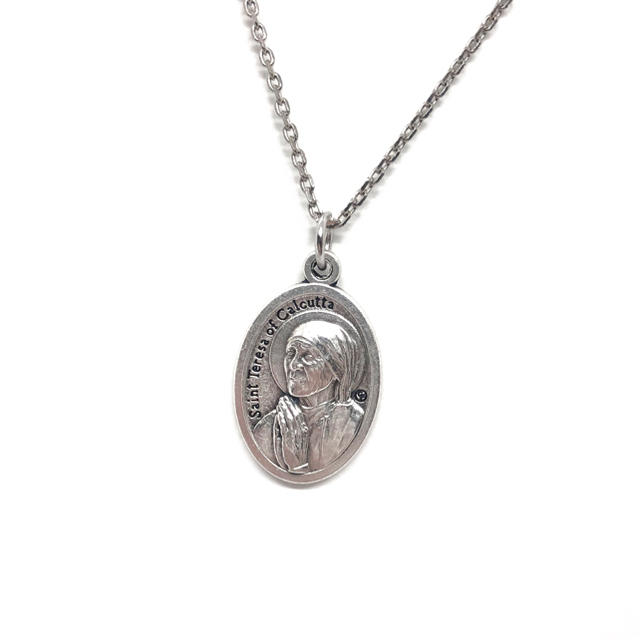 マザーテレサ キリスト教 メダイ カトリック 聖品 教会 聖人 メンズのアクセサリー(ネックレス)の商品写真