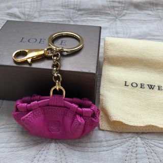 ロエベ(LOEWE)のちい様お取り置き【未使用】ロエベ ナッパアイレ型キーホルダー(キーホルダー)