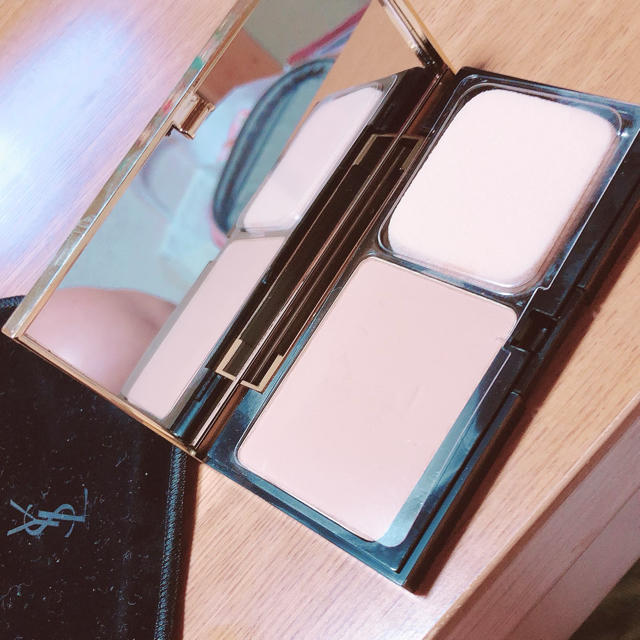 YSL タン ラディアント タッチ コンパクト B30