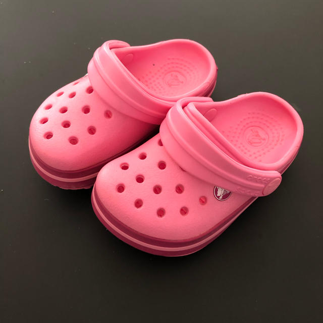 crocs(クロックス)のベビー用 クロックス ピンク キッズ/ベビー/マタニティのベビー靴/シューズ(~14cm)(サンダル)の商品写真