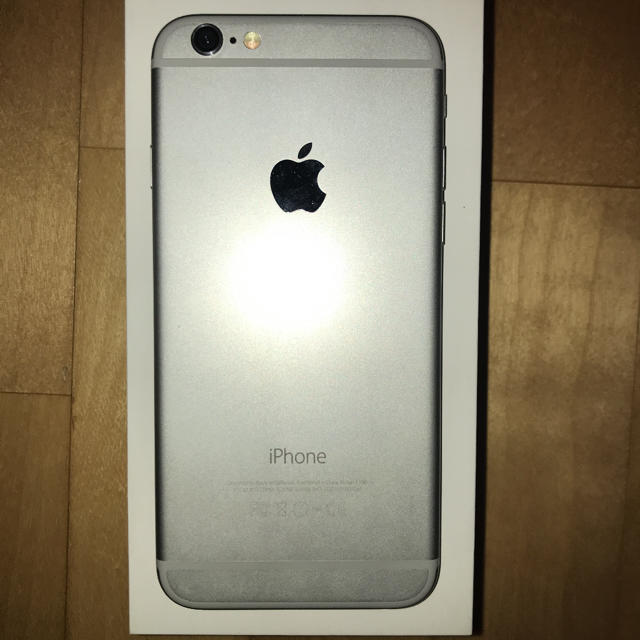 iPhone 6 Silver 64GB au 1