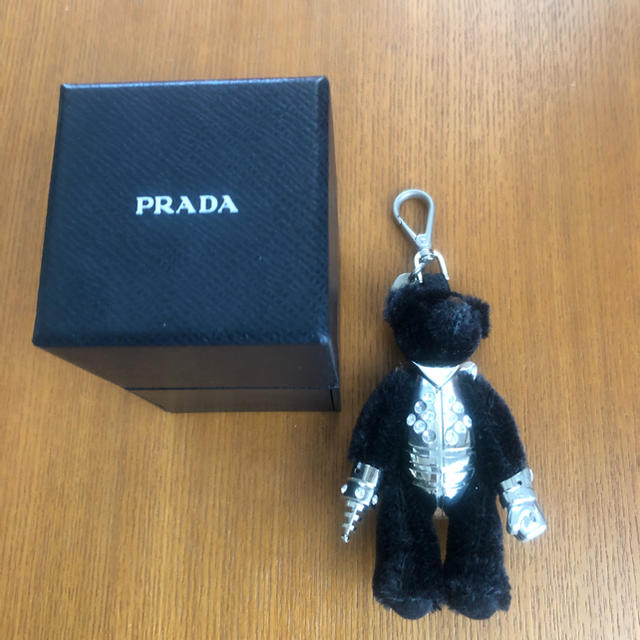 PRADA(プラダ)のPRADA ベアーチャーム  レディースのアクセサリー(チャーム)の商品写真