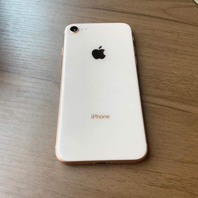 Apple(アップル)のiPhone8 64G gold SIMフリー スマホ/家電/カメラのスマートフォン/携帯電話(スマートフォン本体)の商品写真