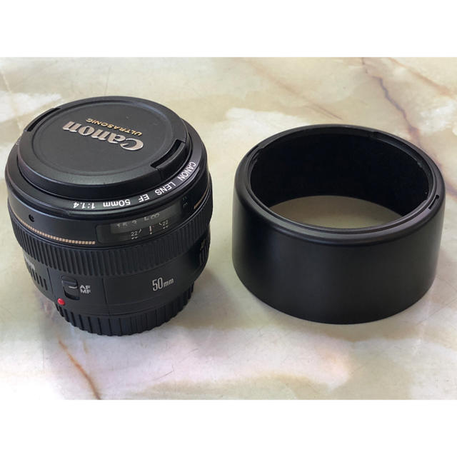 Canon(キヤノン)の美品 CANON EF 50mm F1.4 USM フード付 スマホ/家電/カメラのカメラ(レンズ(単焦点))の商品写真