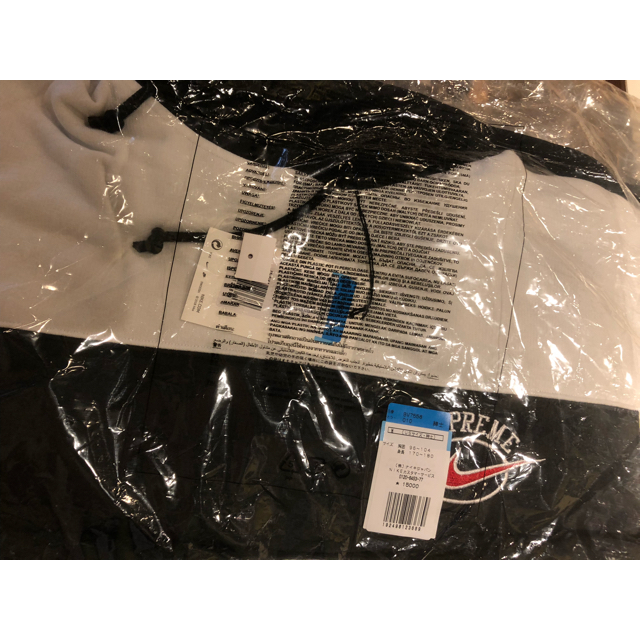 Supreme(シュプリーム)のSupreme Nike Hooded Sweatshirt black メンズのトップス(パーカー)の商品写真