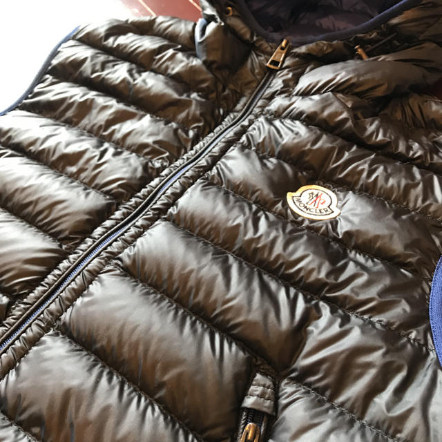 MONCLER(モンクレール)のモンクレール  ダウンベスト メンズのジャケット/アウター(ダウンベスト)の商品写真