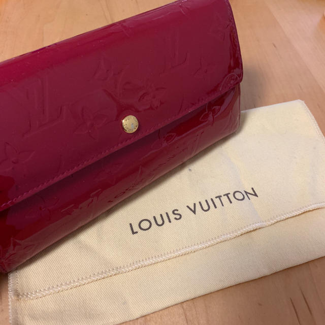 LOUIS VUITTON(ルイヴィトン)のルイヴィトン ヴェルニ サラ ローズアンディアン レディースのファッション小物(財布)の商品写真