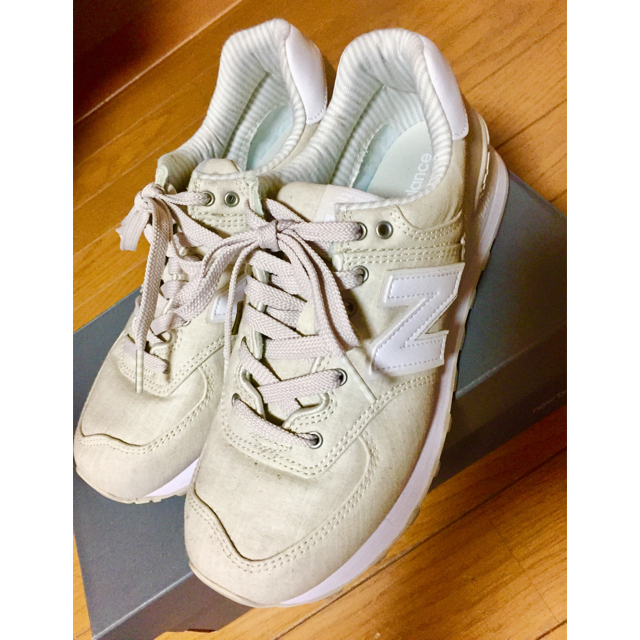 New Balance(ニューバランス)のNew Balance ニューバランス ベージュ  白 WL574 美品です！ レディースの靴/シューズ(スニーカー)の商品写真