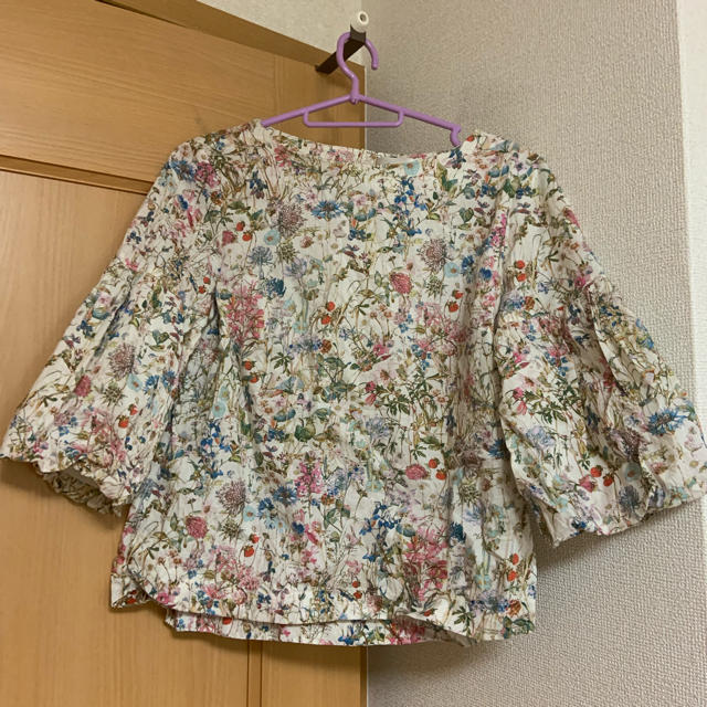 Techichi(テチチ)の【専用】リバティ小花バルーン袖ブラウス レディースのトップス(シャツ/ブラウス(長袖/七分))の商品写真