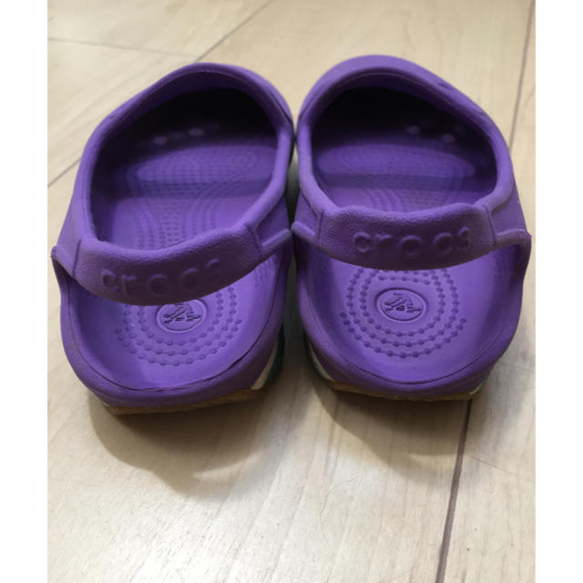 crocs(クロックス)のクロックスサンダル シャイナc7 15㎝ キッズ/ベビー/マタニティのキッズ靴/シューズ(15cm~)(サンダル)の商品写真