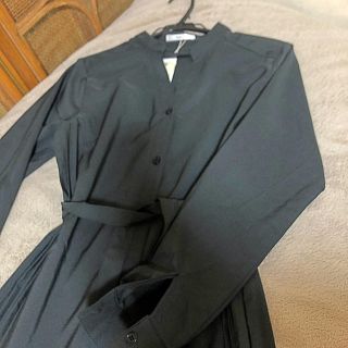 ザラ(ZARA)の試着のみ！モード綺麗！サイドプリーツ襟デザインワンピ！LASTお値下★(ひざ丈ワンピース)