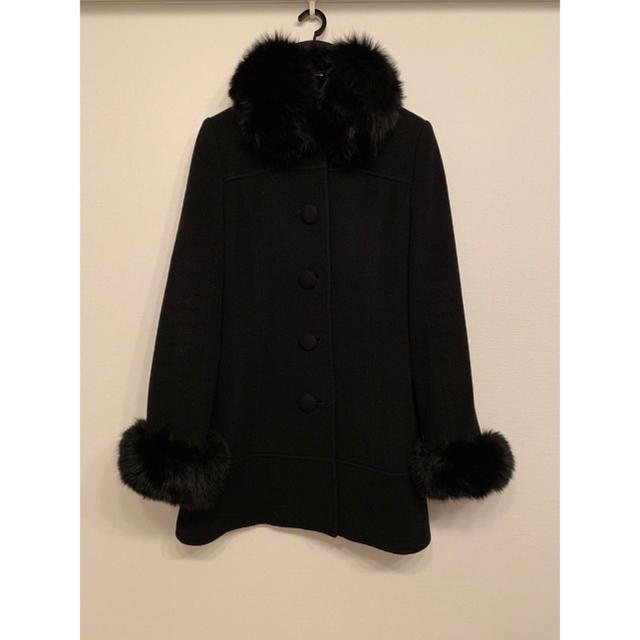 ASTORIA ODIER(アストリアオディール)のファー付き黒コート 9号 レディースのジャケット/アウター(毛皮/ファーコート)の商品写真