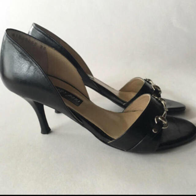 INED(イネド)のined chaussures レザーサンダル ブラック レディースの靴/シューズ(サンダル)の商品写真