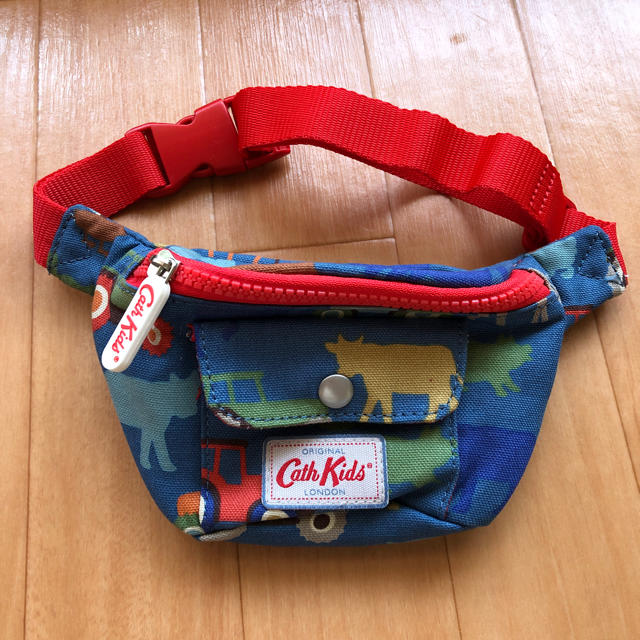 Cath Kidston(キャスキッドソン)のキャスキッドソン キッズ バッグ タオルハンカチ 新品 キッズ/ベビー/マタニティのこども用バッグ(ポシェット)の商品写真