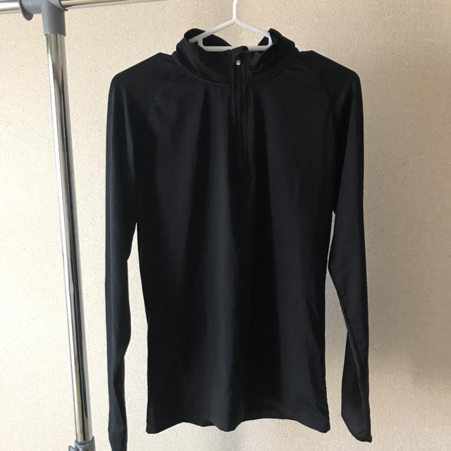 アンダーシャツ 黒 スポーツ/アウトドアのランニング(ウェア)の商品写真