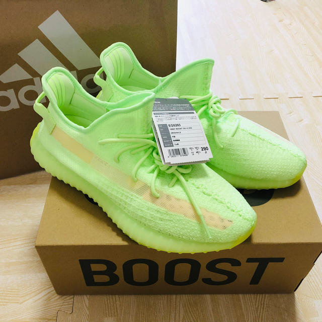 YEEZY Boost 350 V2 Glow