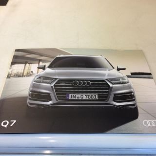 アウディ(AUDI)の【新品未使用】🇩🇪Audi アウディQ7 本 カタログ 非売品(カタログ/マニュアル)