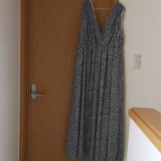 エイチアンドエム(H&M)のシフォンマキシワンピース　ペイズリー　H&M　大きいサイズ　カシュクール(ロングワンピース/マキシワンピース)