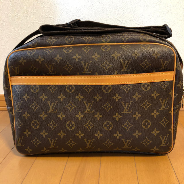 年のクリスマス ルイ・ヴィトン   VUITTON LOUIS リポーターGM