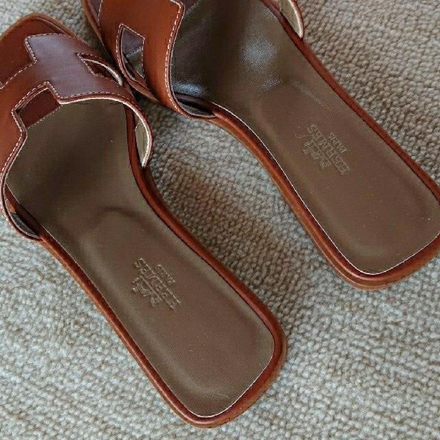 大人気新品 Hermes 未使用 37.5 オラン HERMES - サンダル
