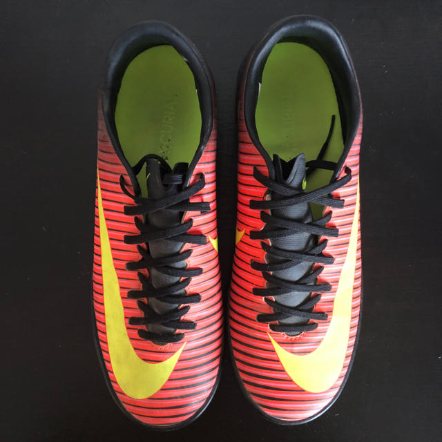 NIKE(ナイキ)のフットサルシューズ サッカー ナイキ 24.5〜25cm スポーツ/アウトドアのサッカー/フットサル(シューズ)の商品写真