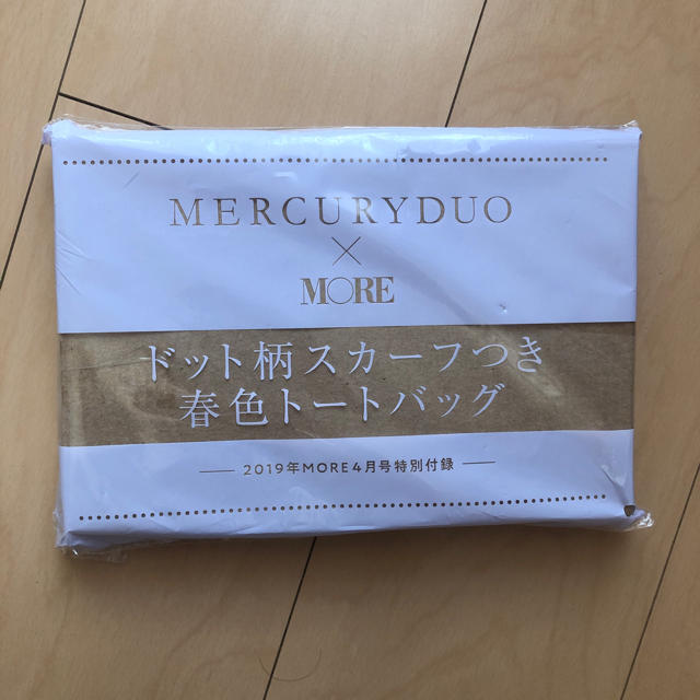 MERCURYDUO(マーキュリーデュオ)のMORE 4月号 付録 ドット柄スカーフつき 春色トートバック レディースのバッグ(トートバッグ)の商品写真