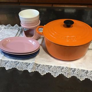 ルクルーゼ(LE CREUSET)のル・クルーゼココットロンド22㎝、フォンデュ、楕円お皿4枚セット(鍋/フライパン)